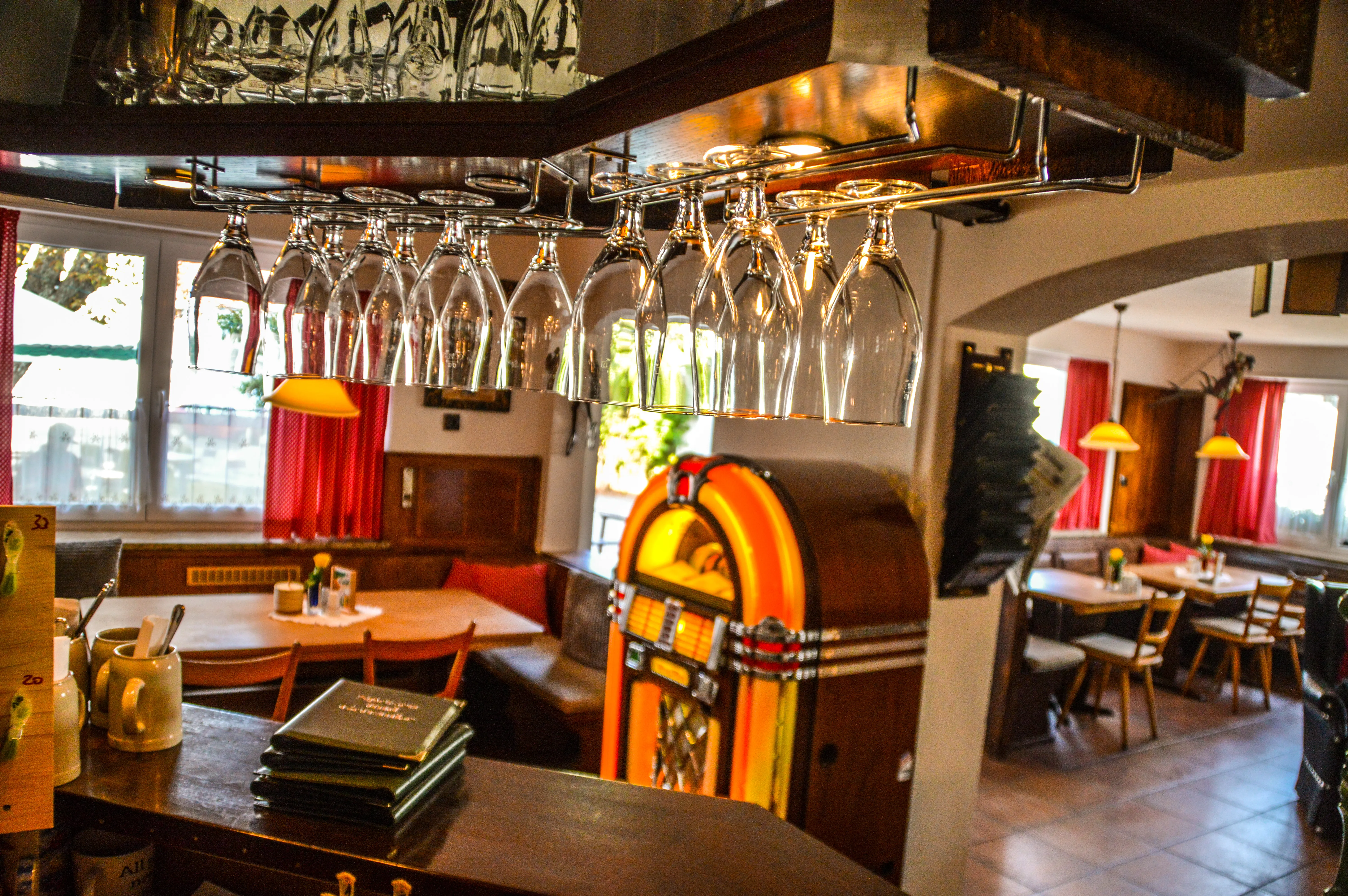 Innen: Jukebox, Gläser