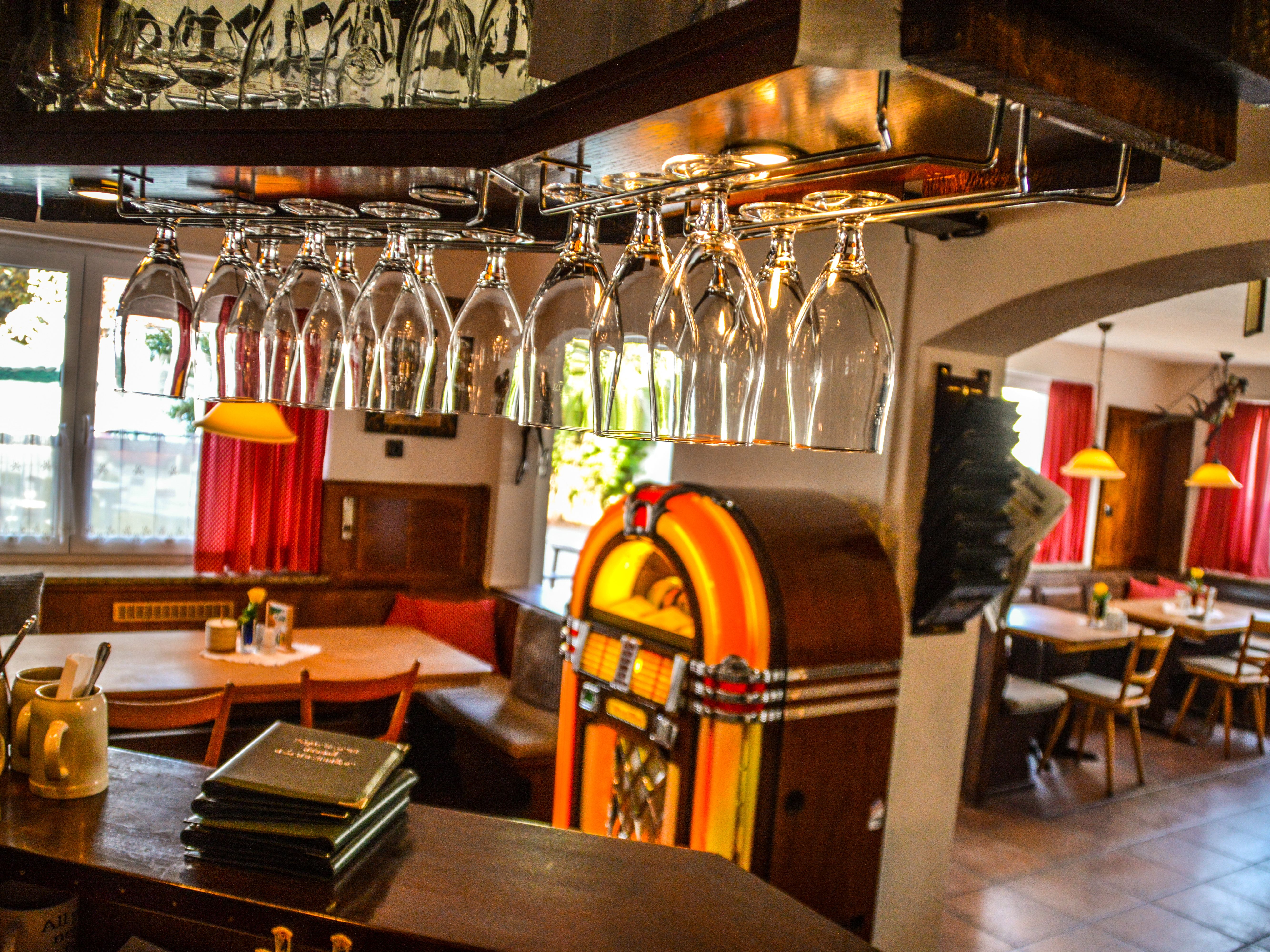 Innen: Jukebox, Gläser