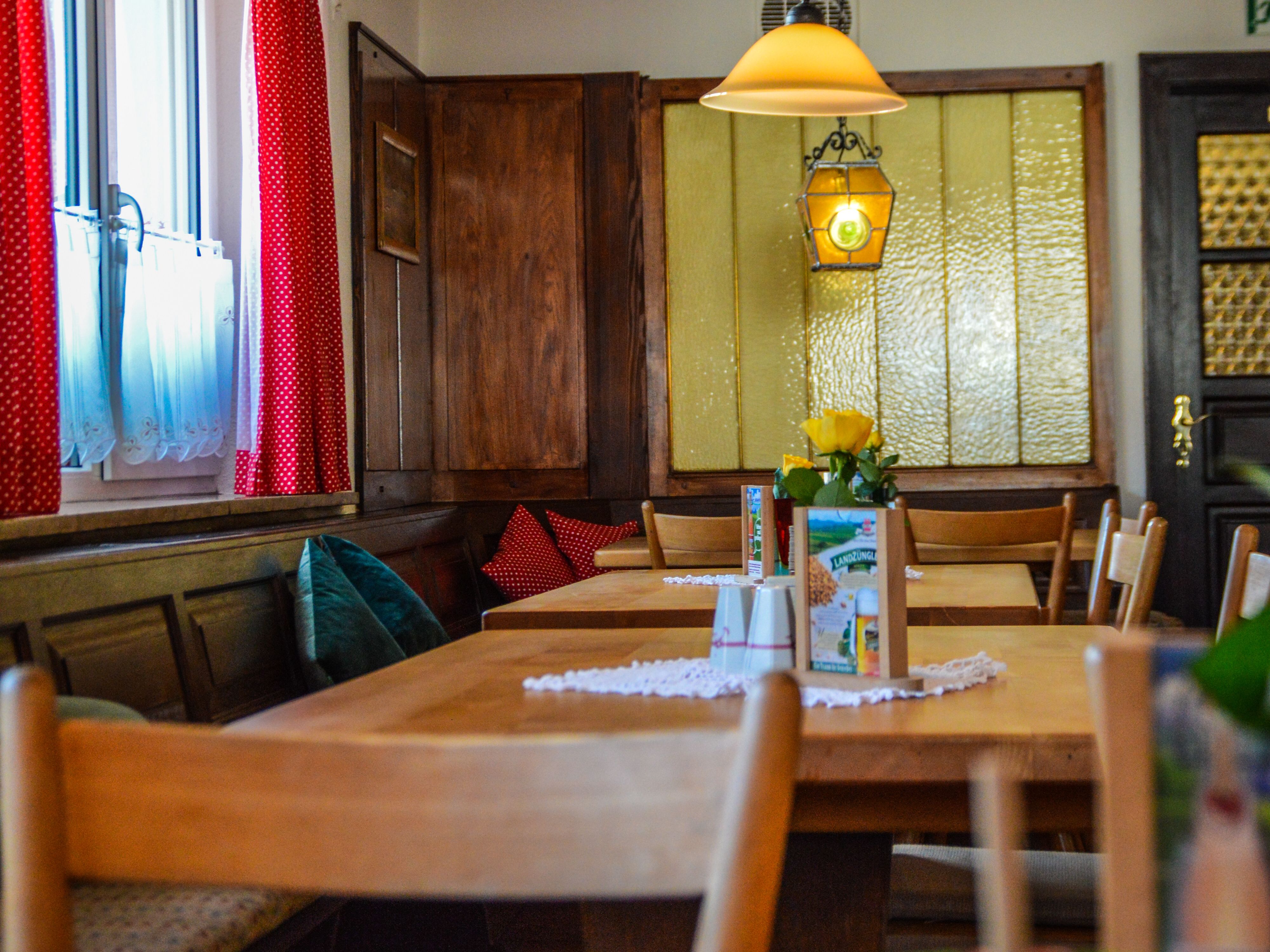 Innen: Tischdetail 3